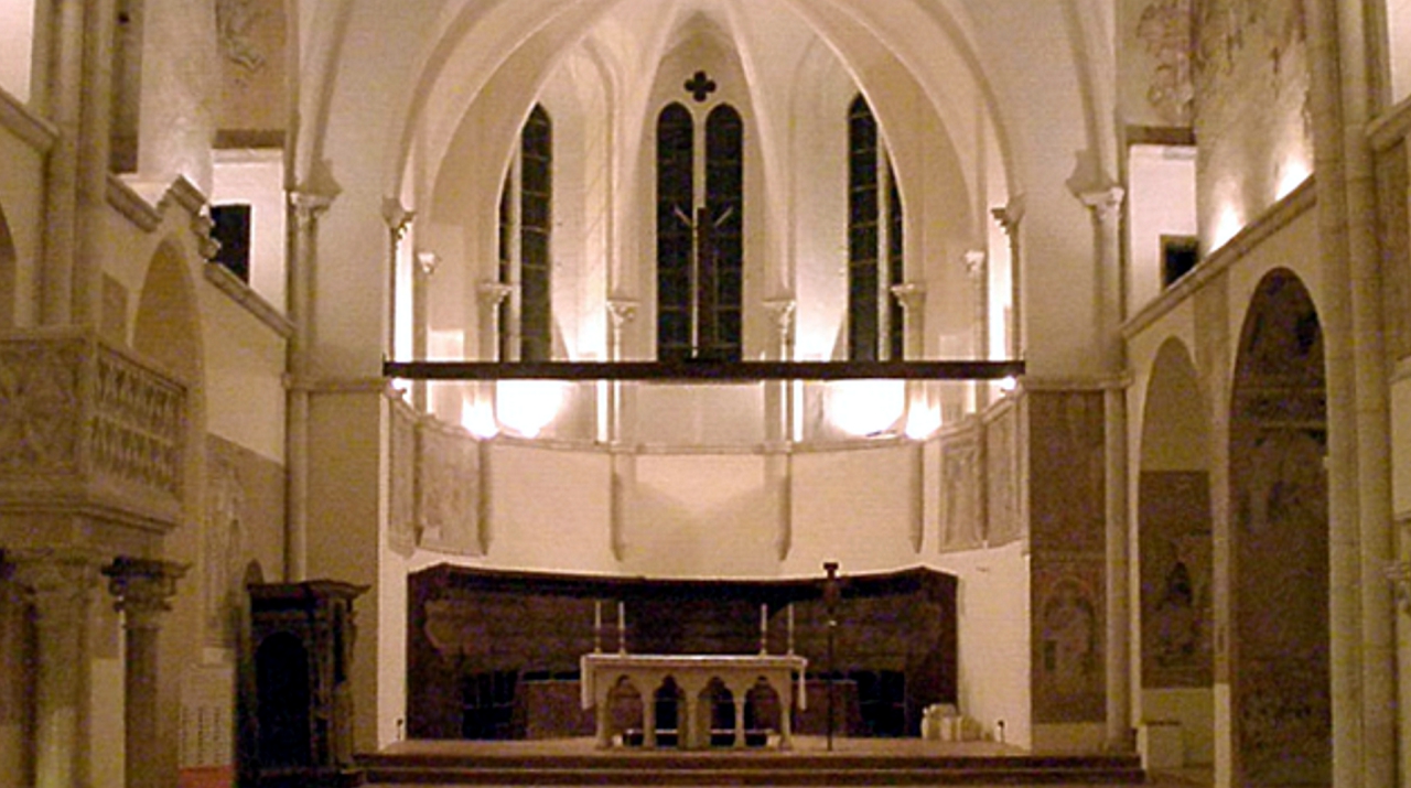 linterno-della-chiesa-monumentale-di-san-francesco