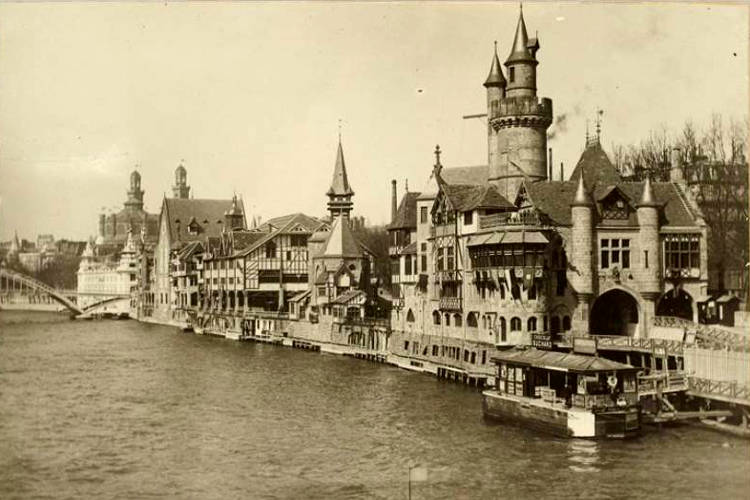 3-ricostuzione-della-parigi-medievale-lungo-la-senna-esposizione-universale-parigi-1900